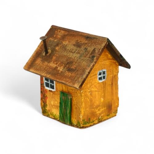 Casita tradicional tallada en madera: Bonita