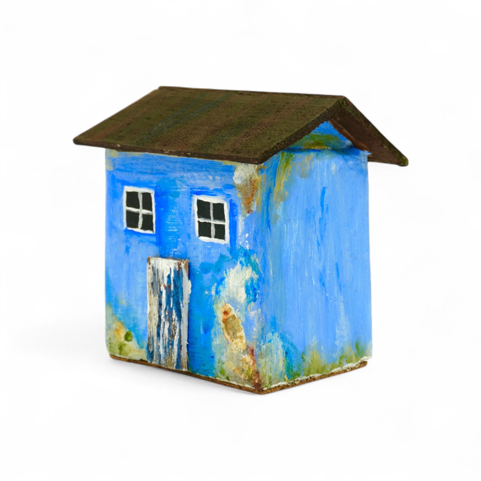 Casita tradicional tallada en madera: Fábula