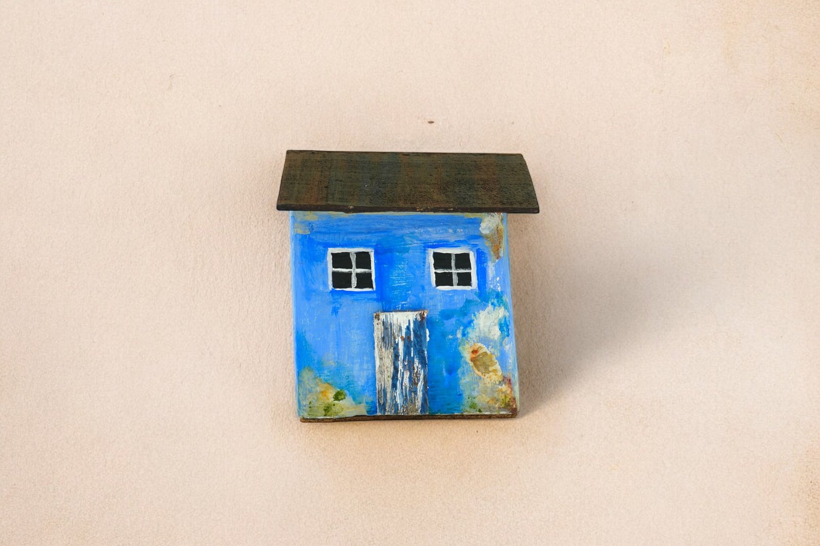 Casita tradicional tallada en madera: Fábula - Image 3