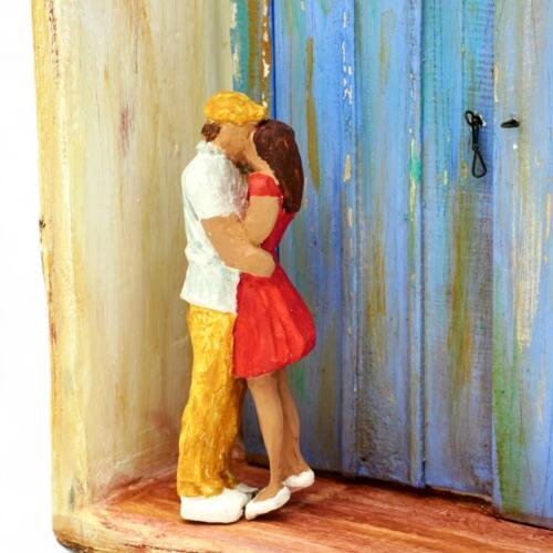 Cuadro tallado en madera: Pareja despidiéndose