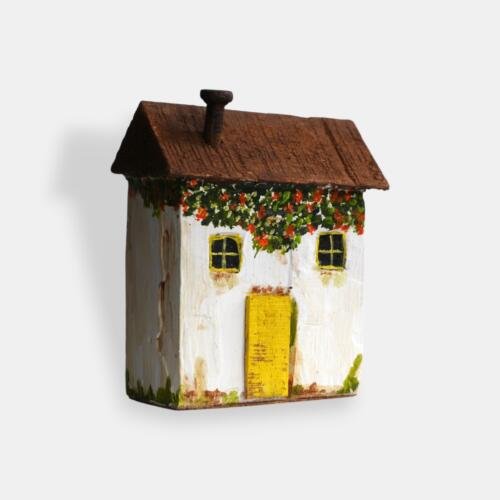 Casita tradicional tallada en madera: Jardín