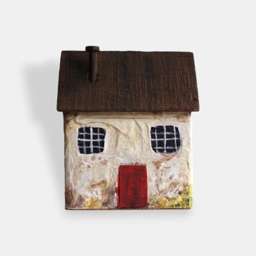 Casita tradicional tallada en madera: Nube
