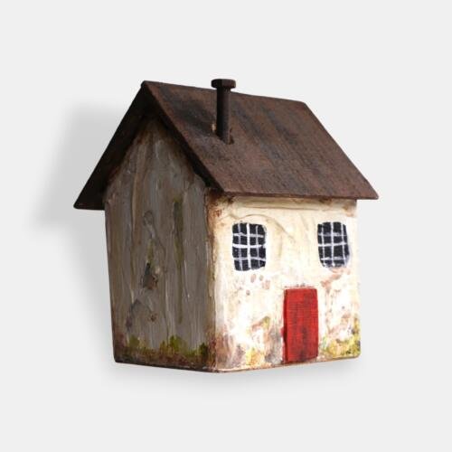Casita tradicional tallada en madera: Nube